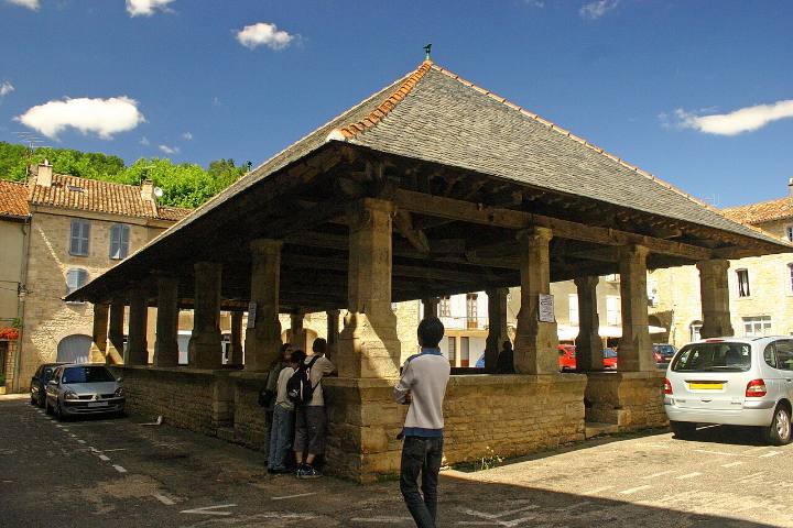 Les halles de Caylus