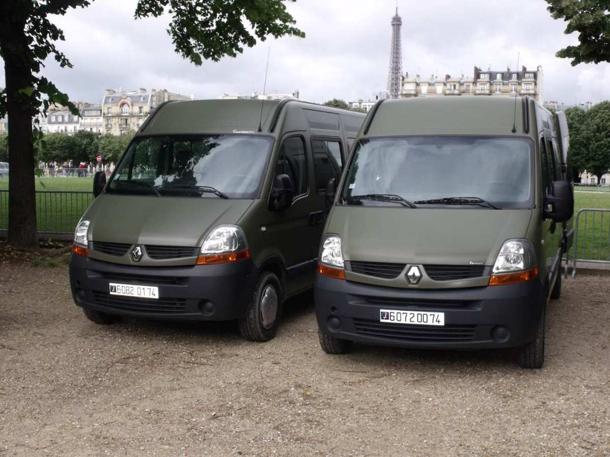 Véhicule de l'armée de terre à Paris